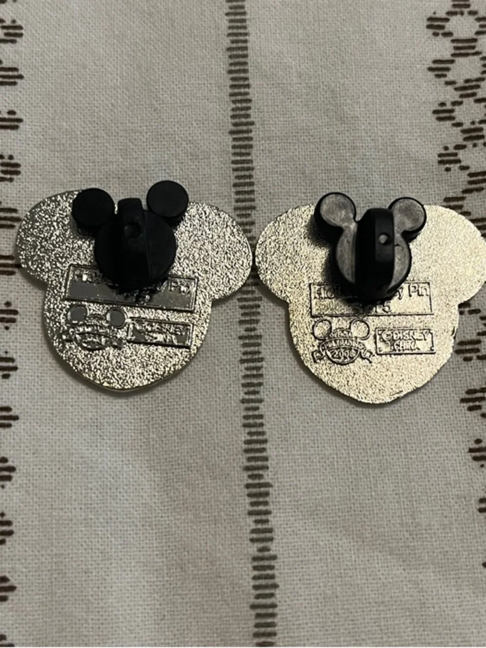 Disney: hidden Mickey Trading Pin Set - MICKEY Face -Orange & Green